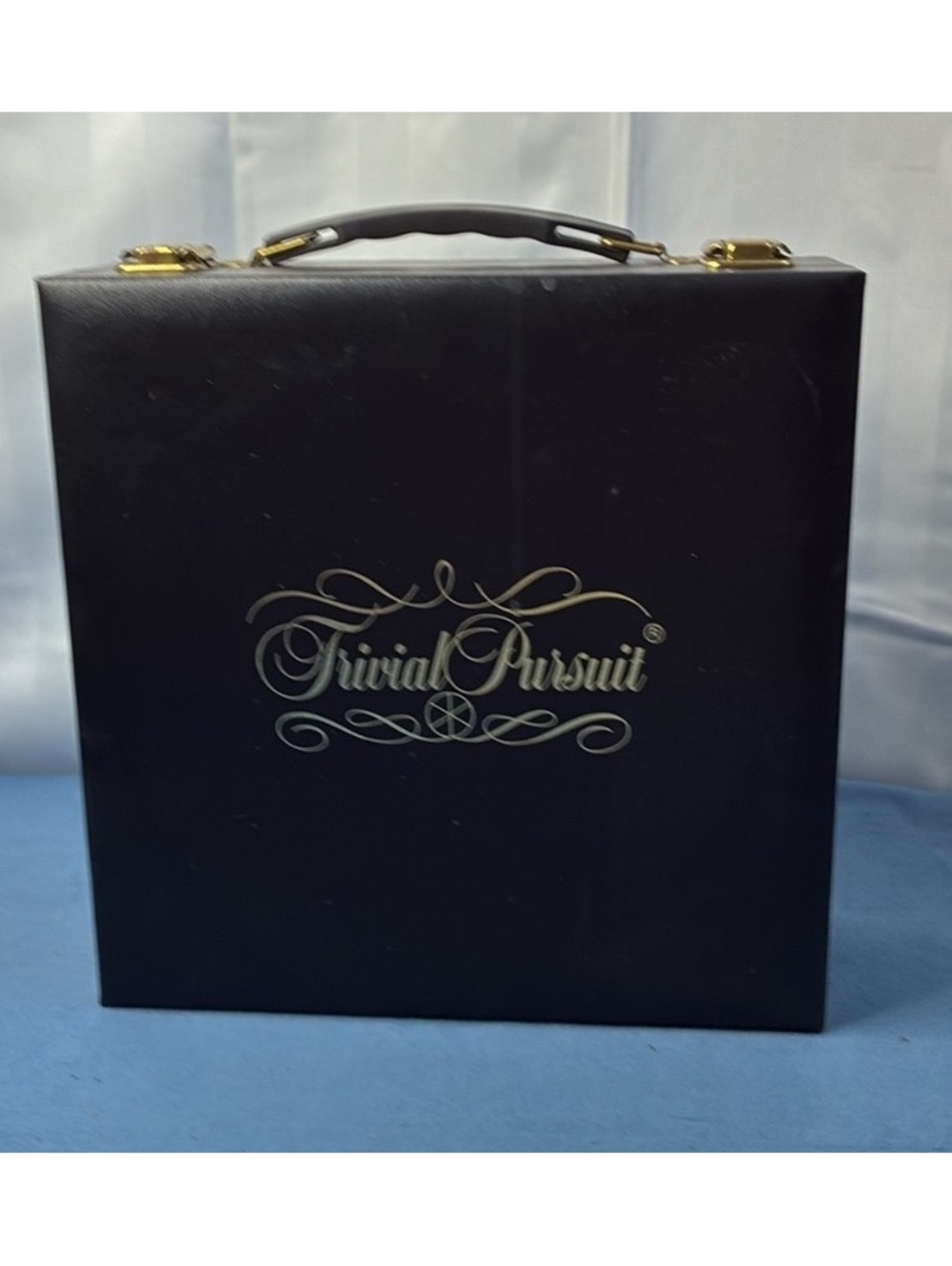 Trivial Pursuit Master Game Genus Edition with Deluxe Carrying Case